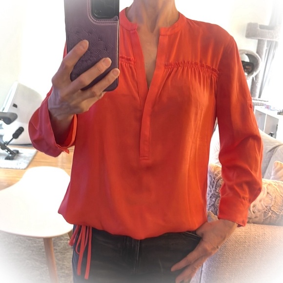 đź’•Elevate your style with this Beautiful Orange BCBG Blouseđź’• - Picture 2 of 12